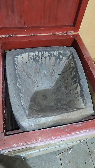 kreditle stroy material: Su daşı. qayadan yonma daşdı. qabı ilə birlikdə satılır. köhnə daşdı — 1