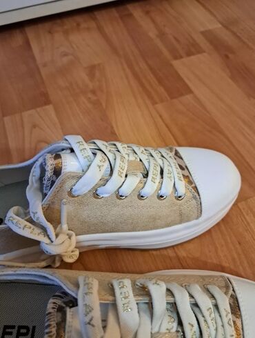 Women's Sneakers and athletic shoes: 38 — 8