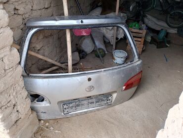 Автозапчасти: Крышка багажника Toyota Б/у, цвет - Серебристый,Оригинал