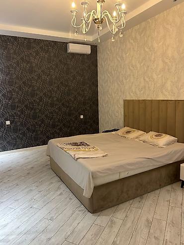 Həyət evləri və villaların satışı: Hovuzlu müstəqil həyət evi - Geniş, işıqlı həyət: dekorativ döşəmə — 12