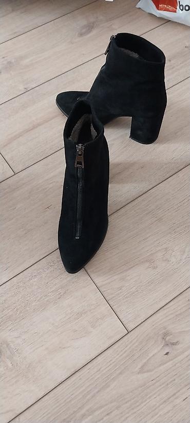 qış botinkaları: Qadın çəkməsi – qara rəng, süet material - Model: Qısa boğazlı, yandan — 1