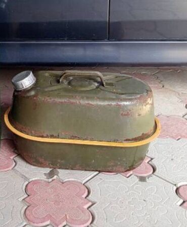 железный канистр: Канистр 10 л