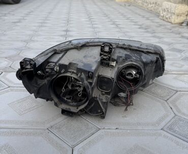 Arxa stopları: Sol, Yaxın və uzaq vuran işıqlar BMW