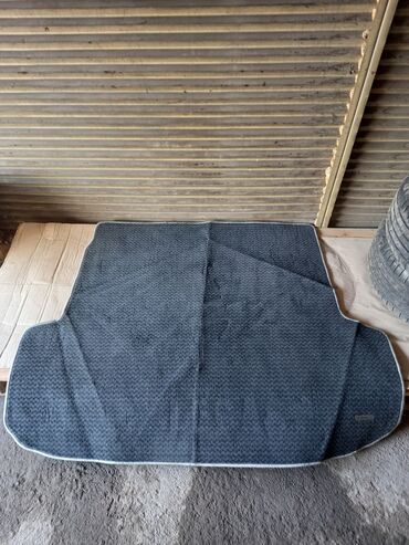 Продам оригинальный велюровый коврик багажника на Субару