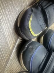 Детская обувь: Продаю детскую обувь б/у: ботинки Зимние, теплые. В хорошем состоянии — 6