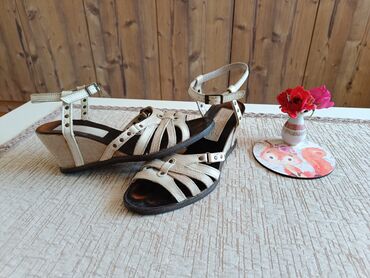 sandale bershka: Sandals, Kickers, 37