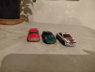 Набор из трех игрушечных машинок, название Hot Wheels каждая из — 1