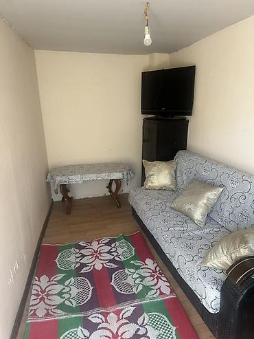 kirayə 1 otaq: Bağ evi tarqovu ramana deyilən yerde düz yol kenarı 204 un — 2