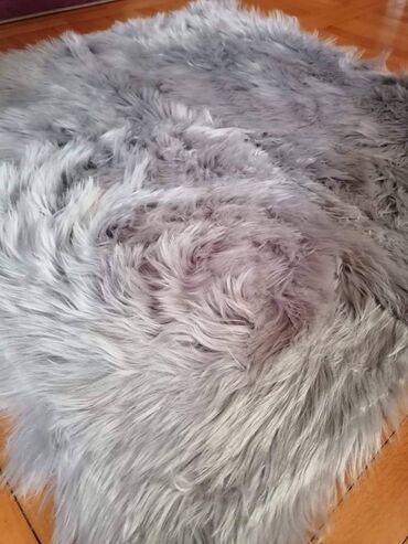 Tepisi i prostirke: Tepih — 12