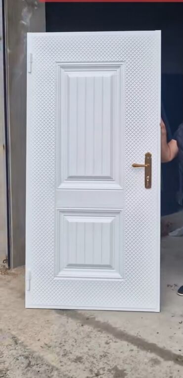 3 eded xoncali taxda qapi lazimdir: Məhsul: Dəmir giriş qapıları - Material: qalın metal/dəmir