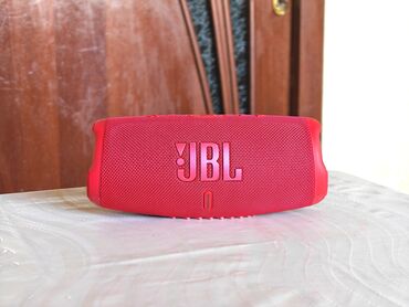 колонки jbl: JBL CHARGE 5 в отличном состоянии, заряд держит отлично, играет