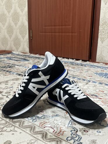 подставка для обувьи: Кроссы от Armani размер:40 новые цена: 3500 по номеру