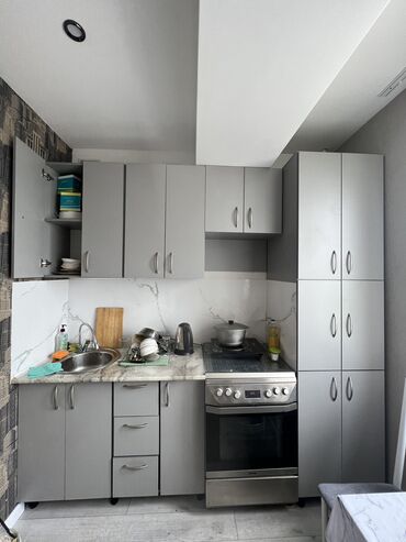 мебел для кухня: Кухонный гарнитур, Шкаф, цвет - Серый, Б/у