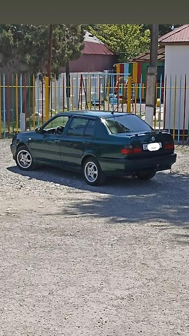 Volkswagen Vento: 1995 г., 1.8 л, Кол менен иштөөчү, Бензин, Седан lalafo.kg да — 1 Volkswagen Vento: 1995 г., 1.8 л, Кол менен иштөөчү, Бензин, Седан — 1
