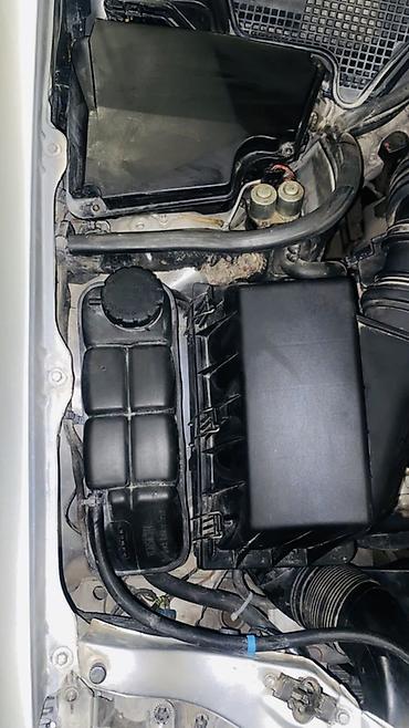 yan guzgulər s: Mercedes-Benz E-Class: 2.8 l | 1997 il Sedan — 9