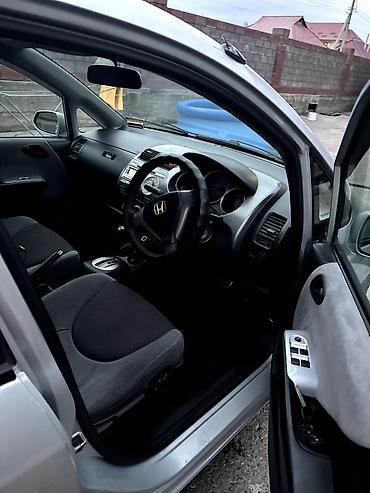 bud e9: Honda Fit: 2005 г., 1.3 л, Вариатор, Бензин, Хэтчбэк — 8