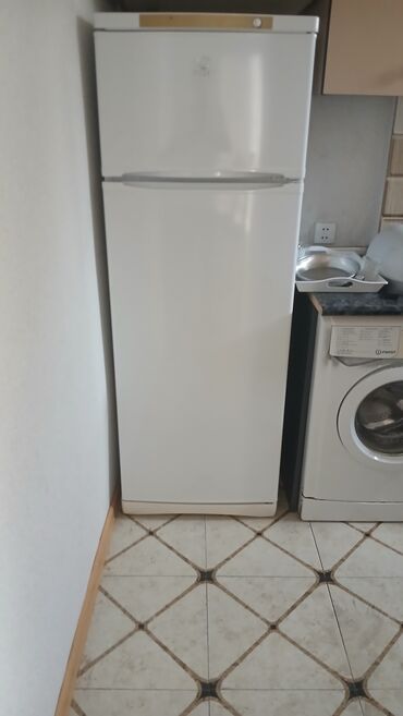 şirəçəkən maşınlar: Стиральная машина Indesit, 6 кг, Б/у, Автомат, Есть сушка, Нет кредита, Бесплатная доставка