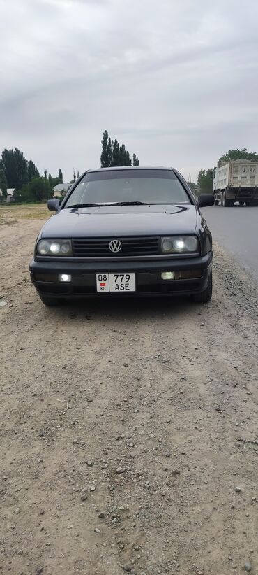 машина карасуу: Volkswagen Vento: 1992 г., 1.8 л, Механика, Бензин, Седан