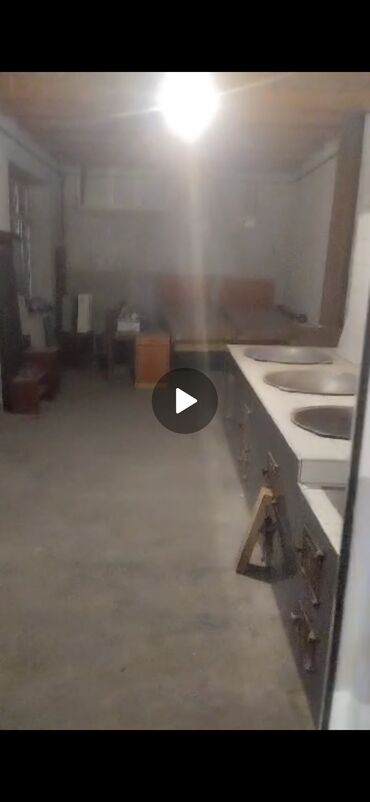 без хозяин дом берилет: 30 кв. м, 2 бөлмө, Унаа токтотуучу жай, Забор, тосулган