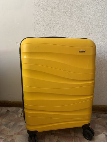 спортивные сумки: Продаю чемодан в очень хорошем состоянии Размер S (ручная кладь)