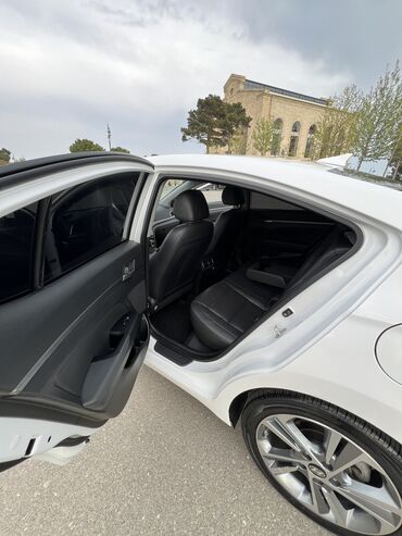 Hyundai: Hyundai Avante: 1.6 l | 2016 il Sedan — 22