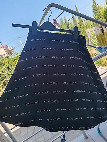 kastum yubkalar: Promod brendindən qara rəngli qısa yubka. Bütün yubka boyunca ağ — 3