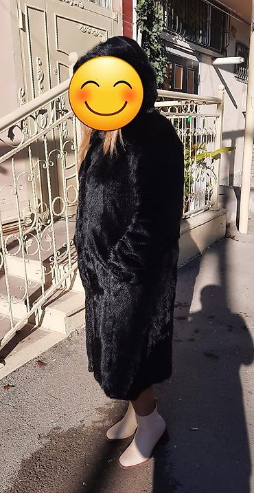 kapişon: Kürk-xəz (şuba). Geynilmiş. Yeni kimidir. Uzundur. Qara briliant — 8