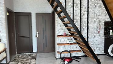 Həyət evi alıram: Gunluk ve aylıq kiraye 70-80azn !🥰A‑Frame tipli taxta kottec – gecə — 12