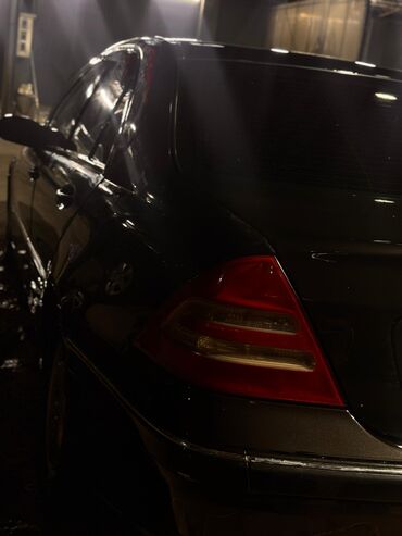 домкрат w210: Mercedes-Benz C‑Class (W203), черный седан. - Кузов: 4‑дверный седан