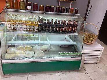 Vitrin soyuducu 300azn. Hec bir problemi yoxdur. Unvan samaxinka