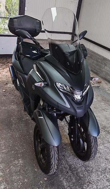 prodaja skutera 50 kubika: Na prodaju motor Yamaha Tricity 300 (MWD 300) koji se moze voziti sa B — 3