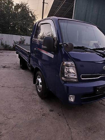 борта: KIA Bongo (K2500/K2700) бортовой малотоннажный грузовик, синий цвет — 1