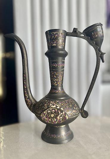 ibrik: Şərq üslublu dekorativ metal “ibrik” (qab) Bağlı uerdə saxlanılır — 3