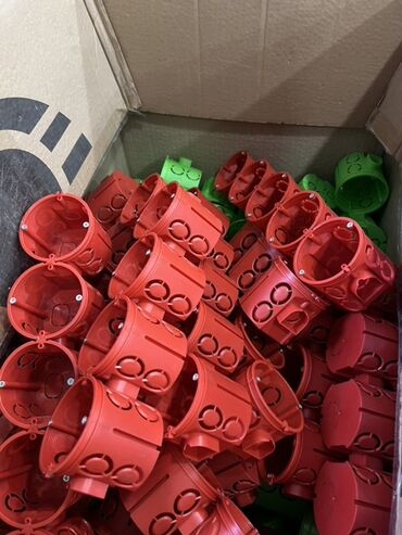 продаю пластиковые ящики: Монтажные подрозетники для скрытой электропроводки - Тип: круглые