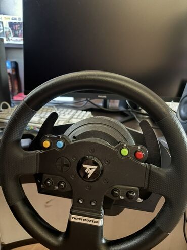 Video oyunlar üçün aksesuarlar: Thrustmaster TMX yarış sükanı və pedallar dəsti. Rezin örtüklü sükan
