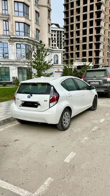 Toyota: Toyota Prius: 2016 г., 1.5 л, Вариатор, Гибрид, Хэтчбэк — 4