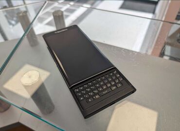 смартфон blackberry z30: Blackberry Priv, Колдонулган, 32 ГБ, түсү - Кара, 1 SIM
