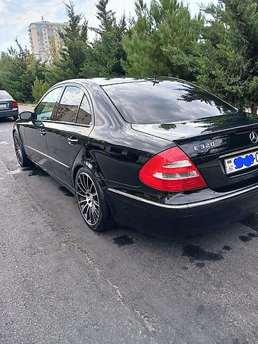 320: Mercedes-Benz E 320: 3.2 l | 2003 il Sedan — 2