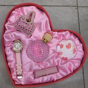 luch satovi: Poklon set u kutiji u obliku srca – roze boja Cena 2700 dinara Prelep — 1