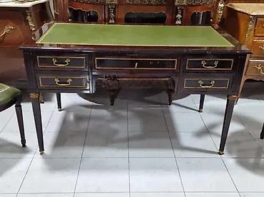 dupli lavabo sa ormaricem: Stilski pisaći sto 🪑 Sto u dobrom stanju 💰 Cena za sto: 1050€ — 4