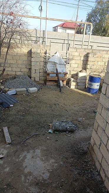 real emlak: 2 sota yaxın yerdə 76 kv olan evdir .evin 80 faizi hazırdı.suyu işığı — 2