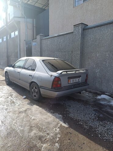 Nissan: Nissan Primera: 1991 г., 2 л, Механика, Бензин, Хэтчбэк