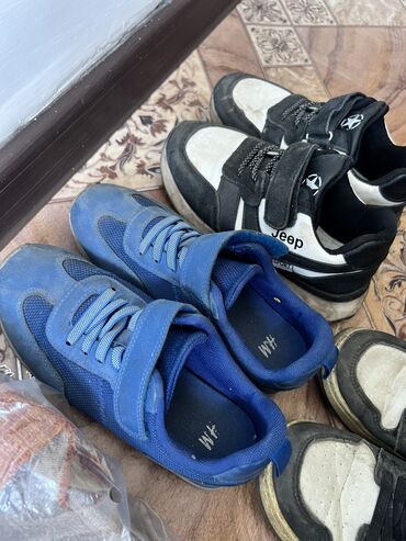 обувь для гор: H&M размеры 31-32 синяя 500, черные 400