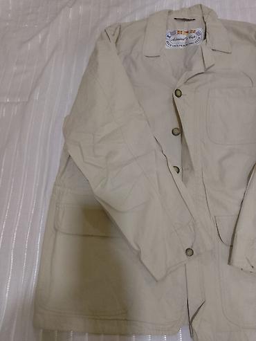 pull and bear turkey: Jakna.Neutralna boja.Kopcanje i dugmići i rasferslus.Velicina 52.Cena — 6