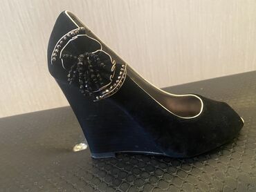 женские серебристые туфли: Туфли 38, цвет - Черный