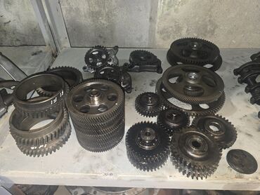 Motor üçün digər detallar: İsuzu ikinci əl ehtiyat hissələri. Mövcud detallar: - Külbütörlər və — 2