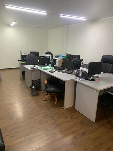 Аренда помещений свободного назначения: Небольшое отдельно стоящее коммерческое помещение с витражными окнами — 7