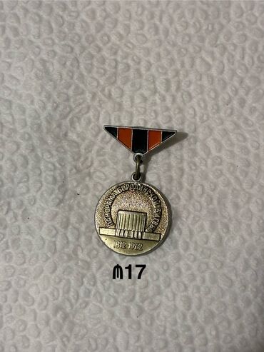 Broşlar: Sovet dövrünə aid orijinal metal nişanlar dəsti Tərkib: - M14: “Готов — 6
