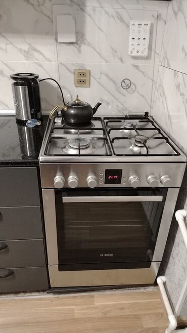 Binalar: Qaraçuxur qəsəbəsi.Neftcilər parkın yanı 2 otaqlı ev kira verilir.qaz — 5