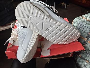 lakovane patike: Nike Air patike – bele, sa crnim Nike Swoosh logom. Gornjište — 2